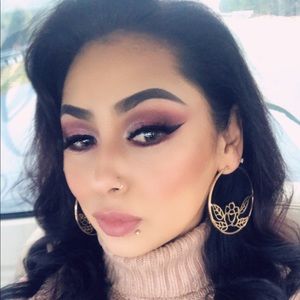 Meet your Posher, Hilda